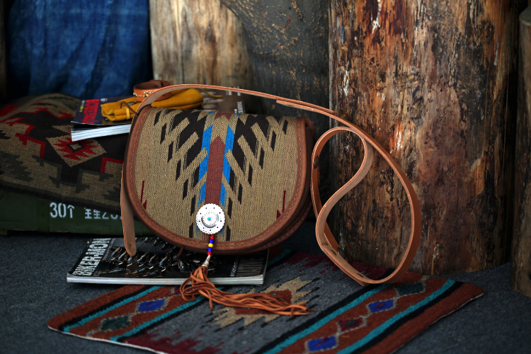 坊 手工皮具 阿美咔叽纳瓦霍印第安羊毛毯子挎