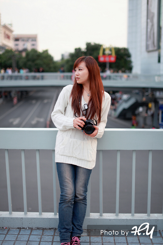 查看《天桥的凝望》原图,原图尺寸:533x800