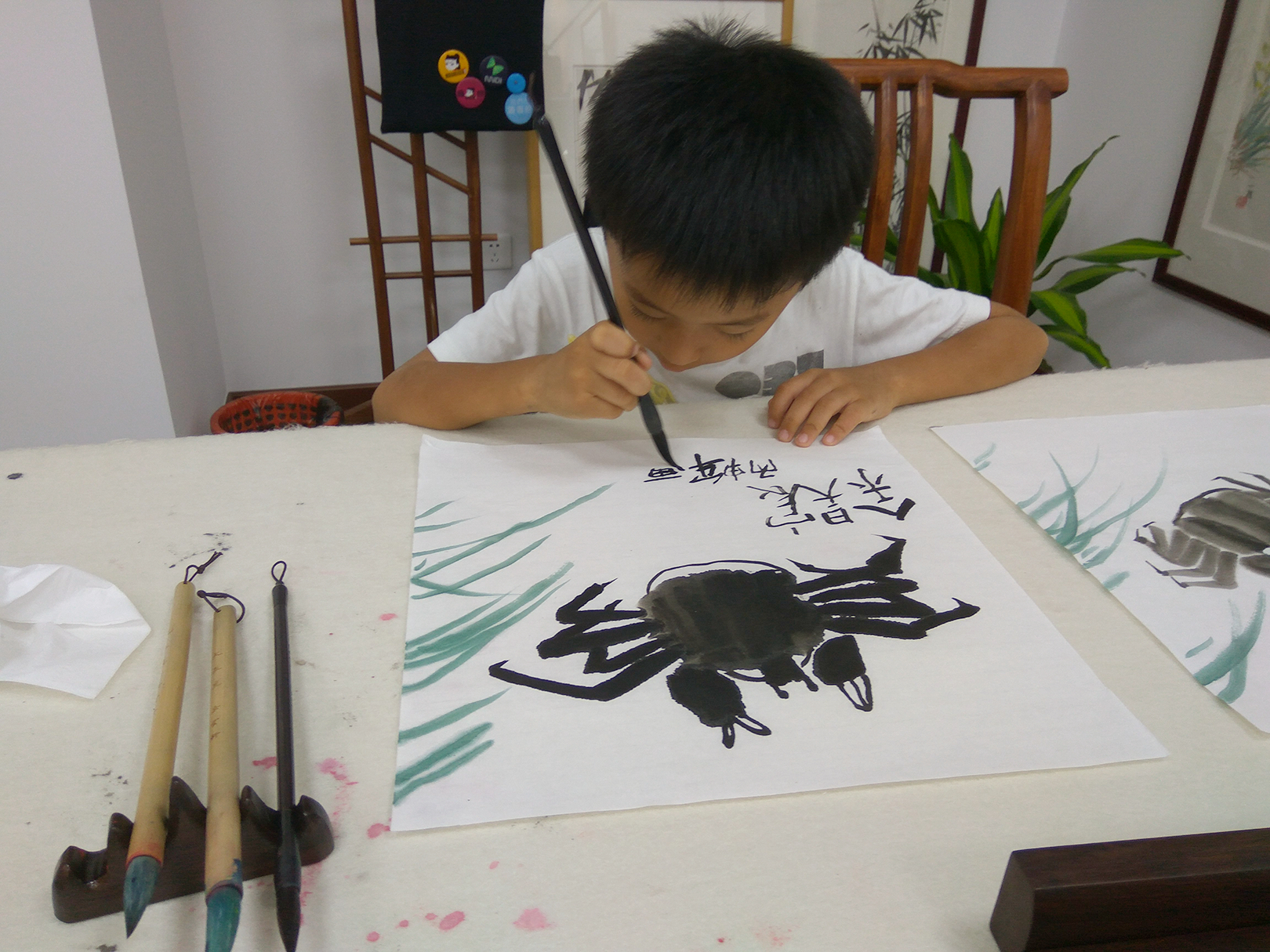我的学生昊宸的第一次国画课,天赋极高,老师很欣慰啊.