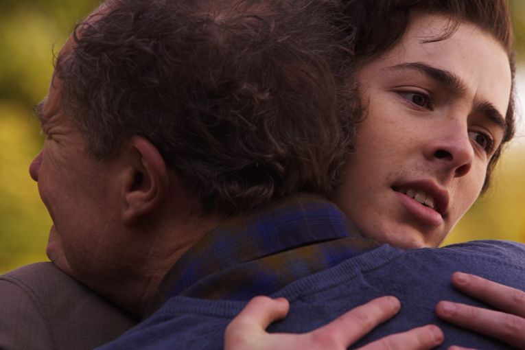 《关爱与冷漠》公益短文丨通过一幅手机拍摄的