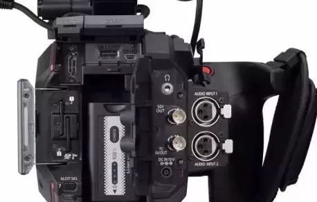 撩开松下EVA1的迷你裙,这下什么都见到了吧|