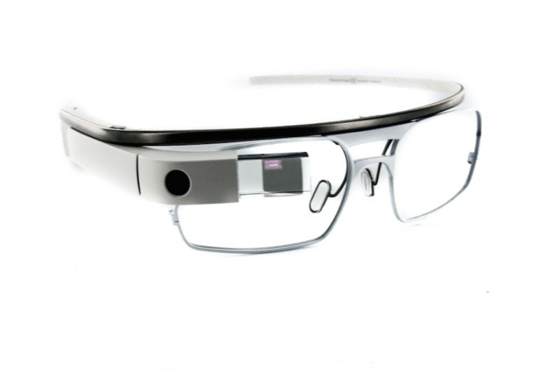 谷歌眼镜通常我们只有需要矫正视力时才会戴眼镜,谷歌眼镜不像普通的