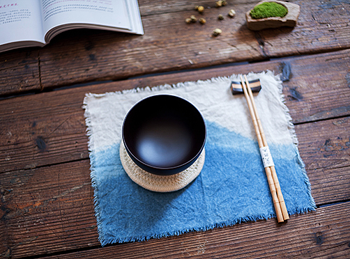 纯手工靛蓝染棉麻及制作 包包 / 餐垫 / 杯垫 / 发带（个人主页-ZMjMxMDEwMDA=） - 其他手工艺 - 站酷设计师亞蘭原创素材 - 站酷ZCOOL