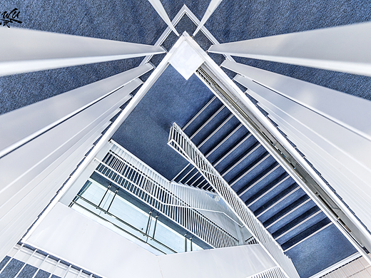 极简主义 | 白色 · 蓝色 · 楼梯