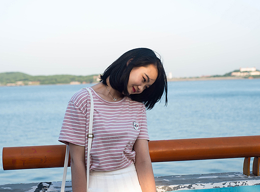 初夏,江边的青青青青青青青春少女。