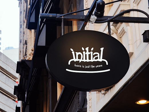 initial蛋糕店logo设计