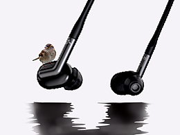 一個(gè)認(rèn)真聽歌的耳機(jī)