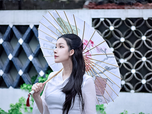 清妆秀剧照<细雨踏青溪>
