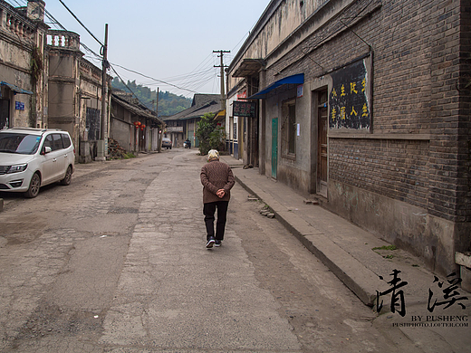 河畔清溪,当场赶集