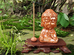 “一花一世界  一叶一如来  一方一净土  一笑一尘缘”