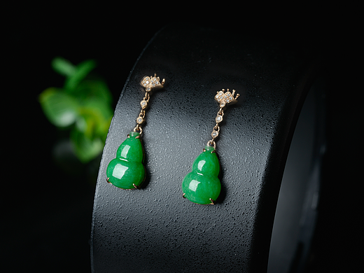 碧玉耳钉 耳坠 葫芦耳坠（个人主页-ZMjM0Mjg2NzI=） - 产品摄影 - 站酷设计师vinopan2016原创素材 - 站酷ZCOOL