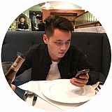 月亮上的男人的头像