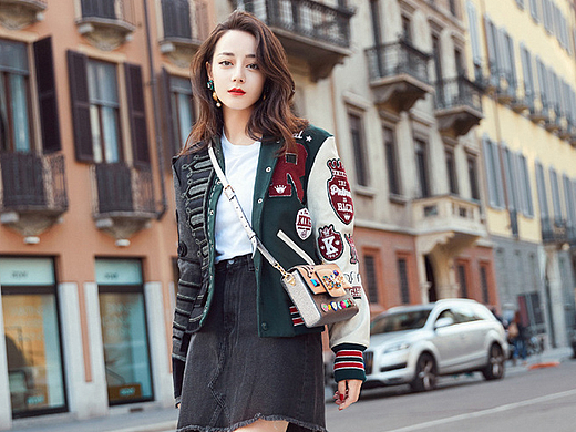 用小米MIX2全屏手机看战斗大片