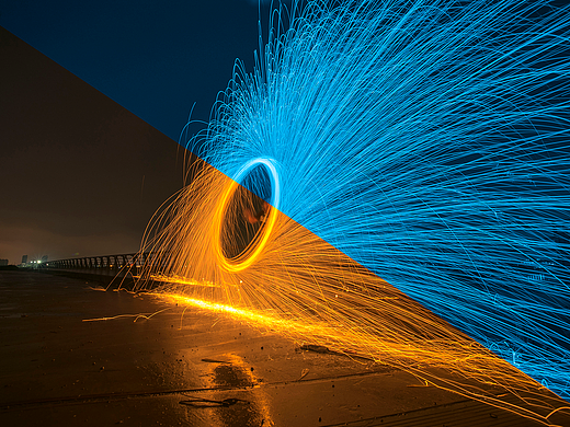 黑夜里的火树银花