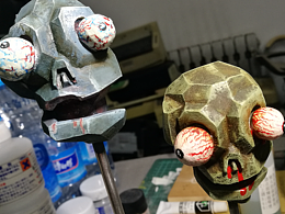 “咧嘴僵尸頭”——雕像