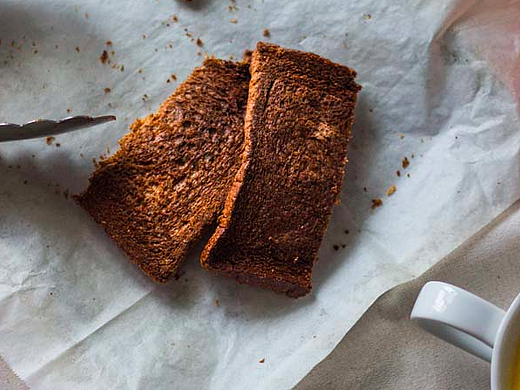 烤焦了的面包片