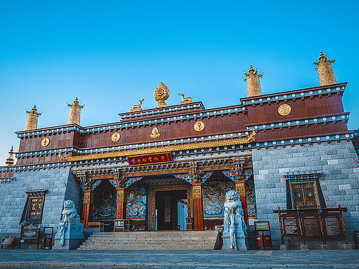 冬天的噶丹·松赞林寺