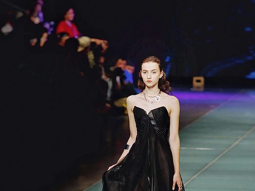上海大学巴黎国际时装艺术学院2017届毕业秀