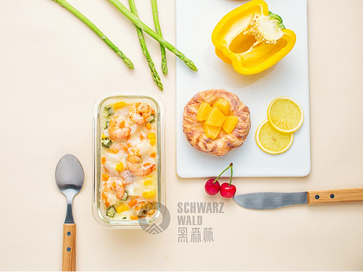 夏天就应多吃水果、多喝鲜榨果汁、再来口冰啤酒