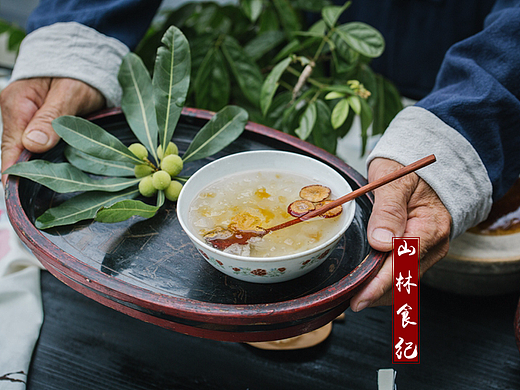 伴伴携视千山黛 清清晨有一濡羹 