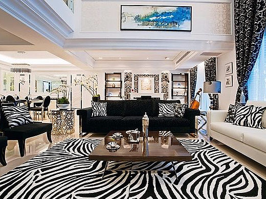 豪华奢侈的普罗旺世装修，整个空间充满了贵族气息