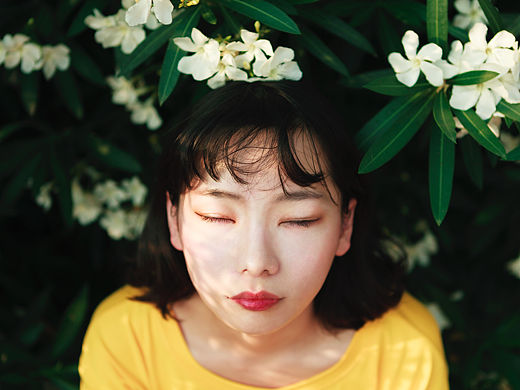 少女与花，迷惘与日光