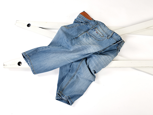 牛仔裤平铺拍摄