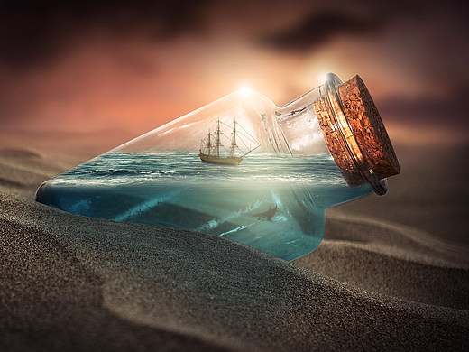 PS合成海报练习——沙漠中的瓶子