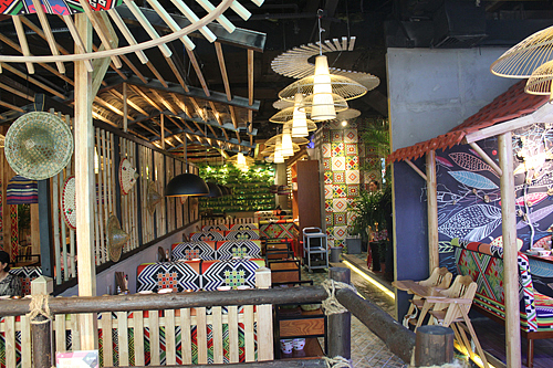 一是黎族是海南一个很小的少数民族,很小众;二是不想让餐厅的民族感太