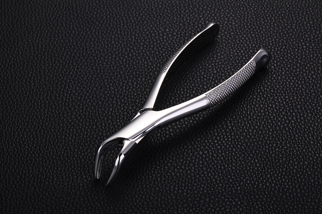 牙医帮拔牙钳口腔护理器材拍摄