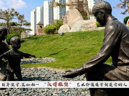  一家三口主题人物雕塑是塑造美丽城市的重要元素给予无私帮助依靠