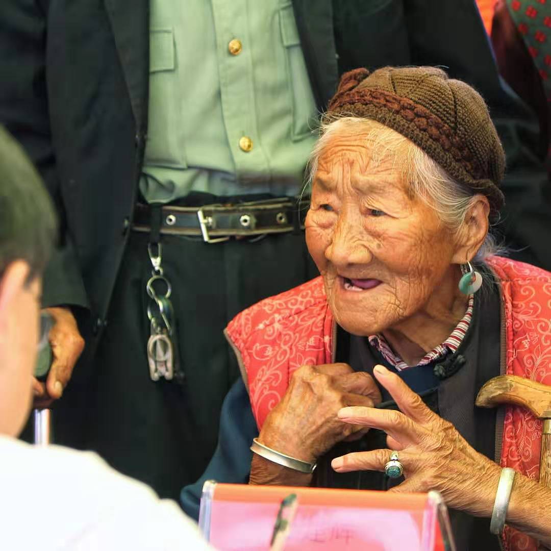 人文纪实 我在义诊现场