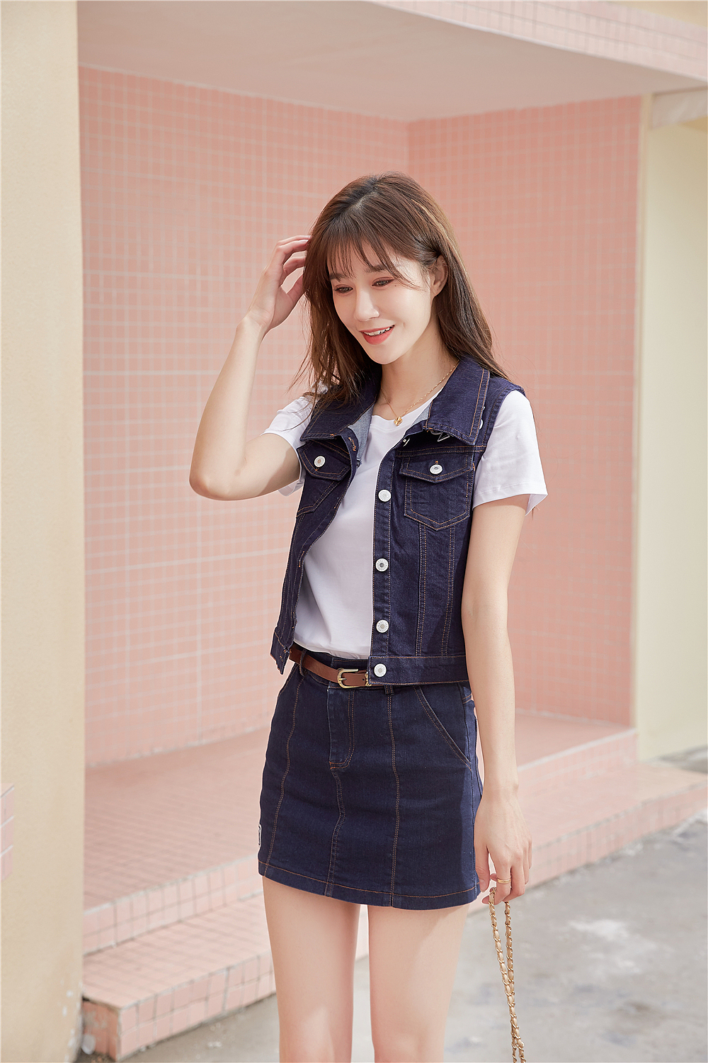 义乌春款背心模特拍摄,菲菲本地女模拍摄效果