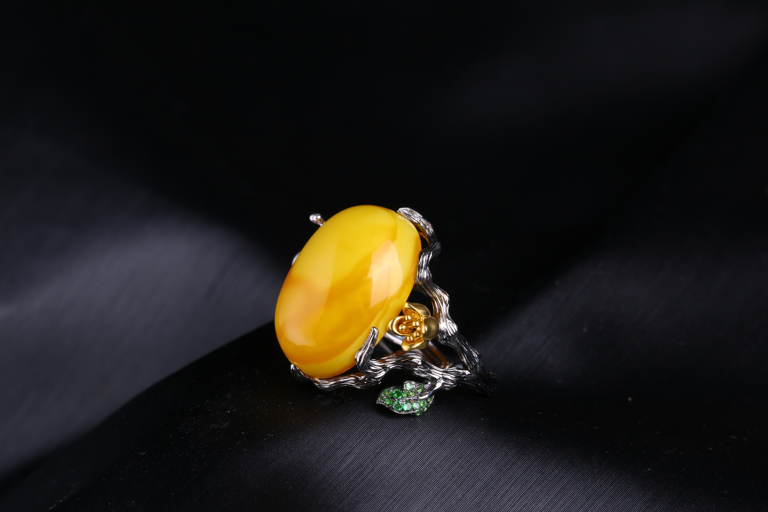 [蚂蚁创意珠宝] 18k金镶嵌琥珀戒指 欢迎指导意见