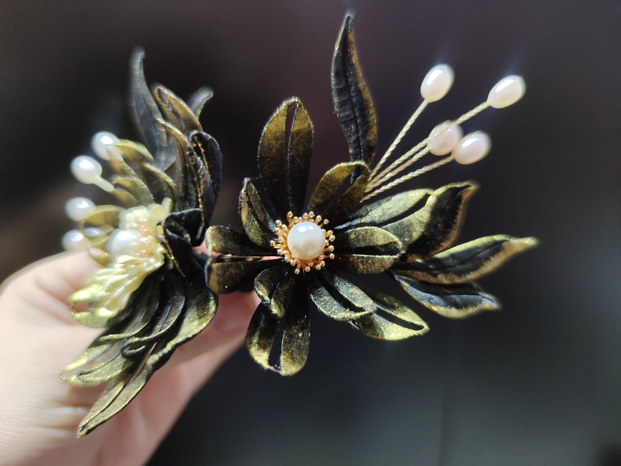 非遗缠花《金丝墨莲》|手工艺|工艺品设计|金水蒖_原创作品-站酷