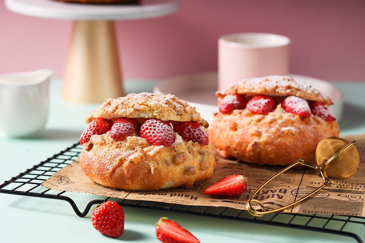 草莓泡芙 春天总是很短暂,属于草莓的季节