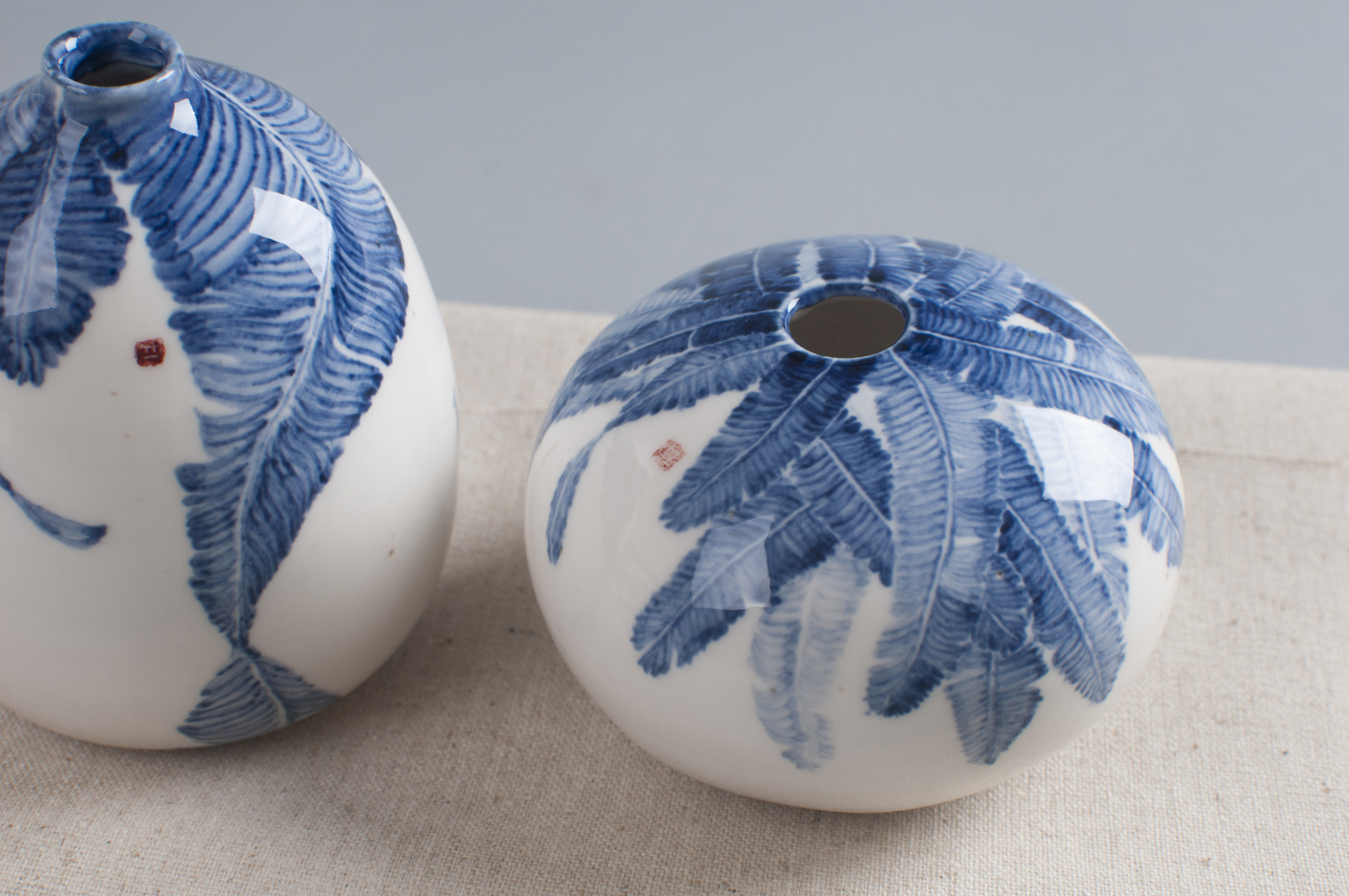 陶艺芭蕉弄叶釉下彩青花芭蕉叶花瓶