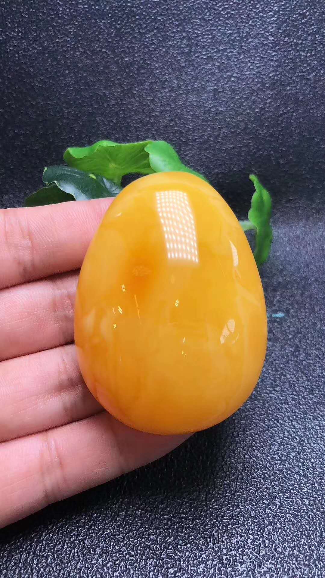 天然鸡油黄蜜蜡吊坠