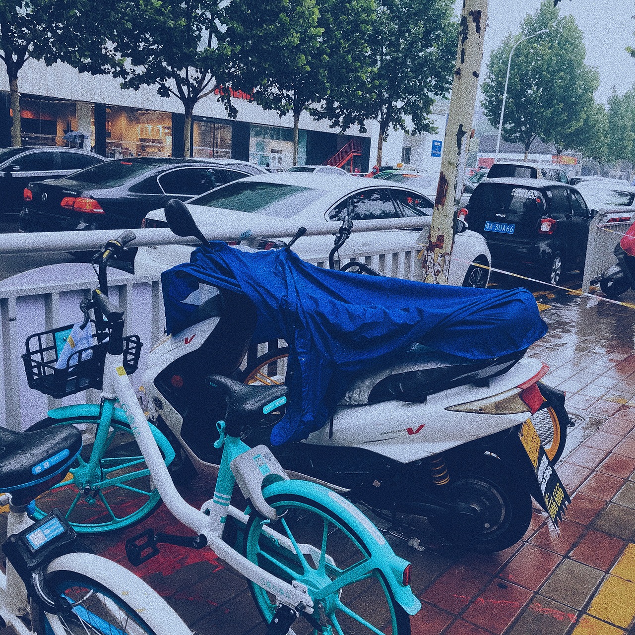 雨天（图ZMjQ4NTI3OTAw） - 人文/纪实摄影 - 站酷设计师白日梦想家阿旭原创素材 - 站酷ZCOOL