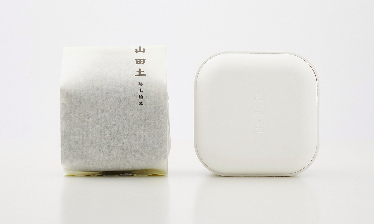 
<br>为了土地健康<br><br>塑料围剿现代社会之后，环保再生可持续发展如peace&love一样越发深刻。幸运的是，榨完红糖后的甘蔗纤维给了我们信心。甘蔗纤维是生态亲密型素材，可自然降解为二氧化碳和水，回到自然，不增加地球负担。<br><br>