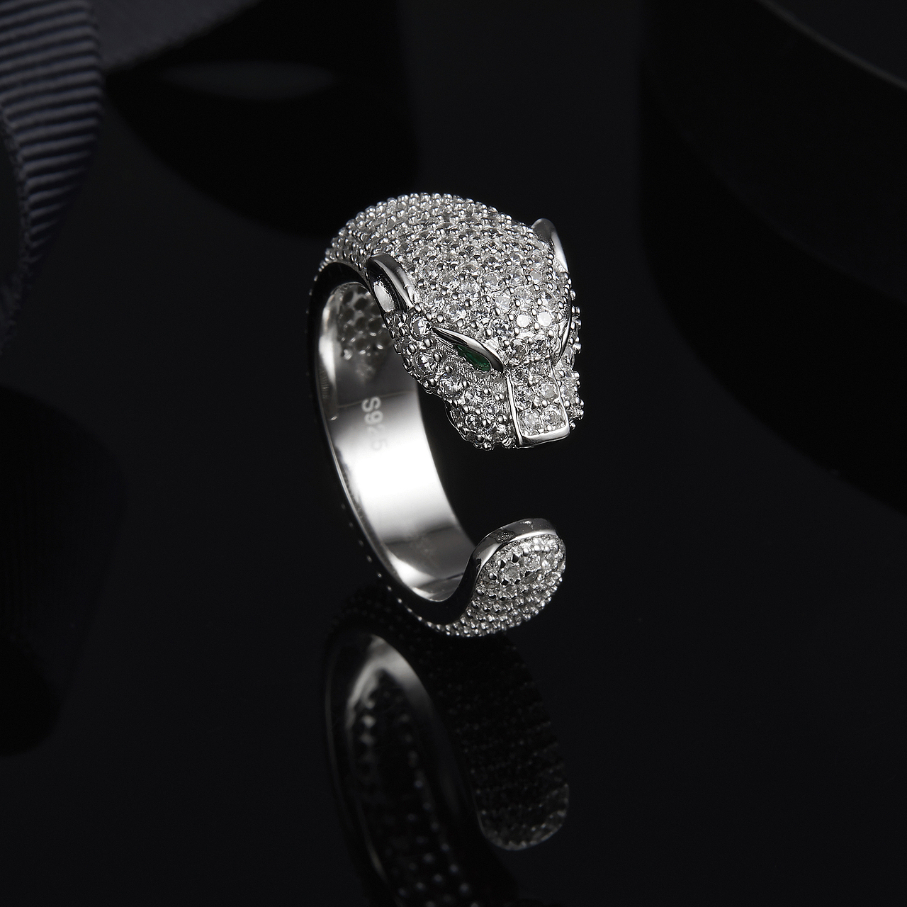 商业珠宝黑色场景摄影拍摄