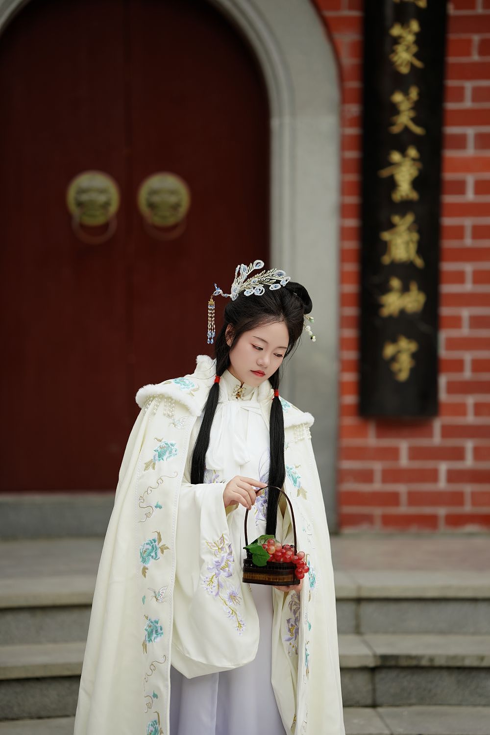 雪景斗篷汉服（图ZMzU4MDY1NzA0） - 人像摄影 - 站酷设计师王西瓜爱摄影原创素材 - 站酷ZCOOL