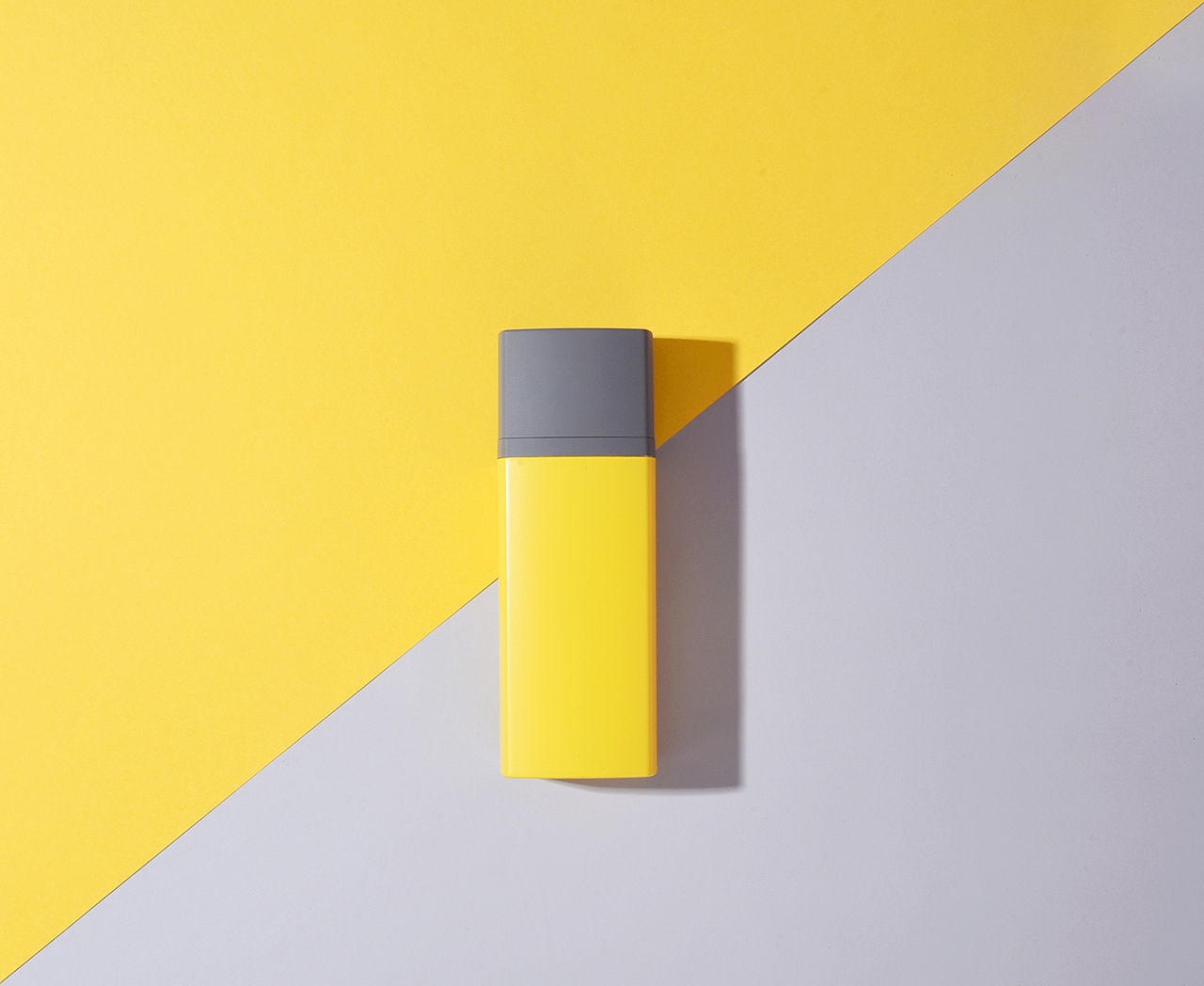 2021年度代表色一一"灰黄"腾达