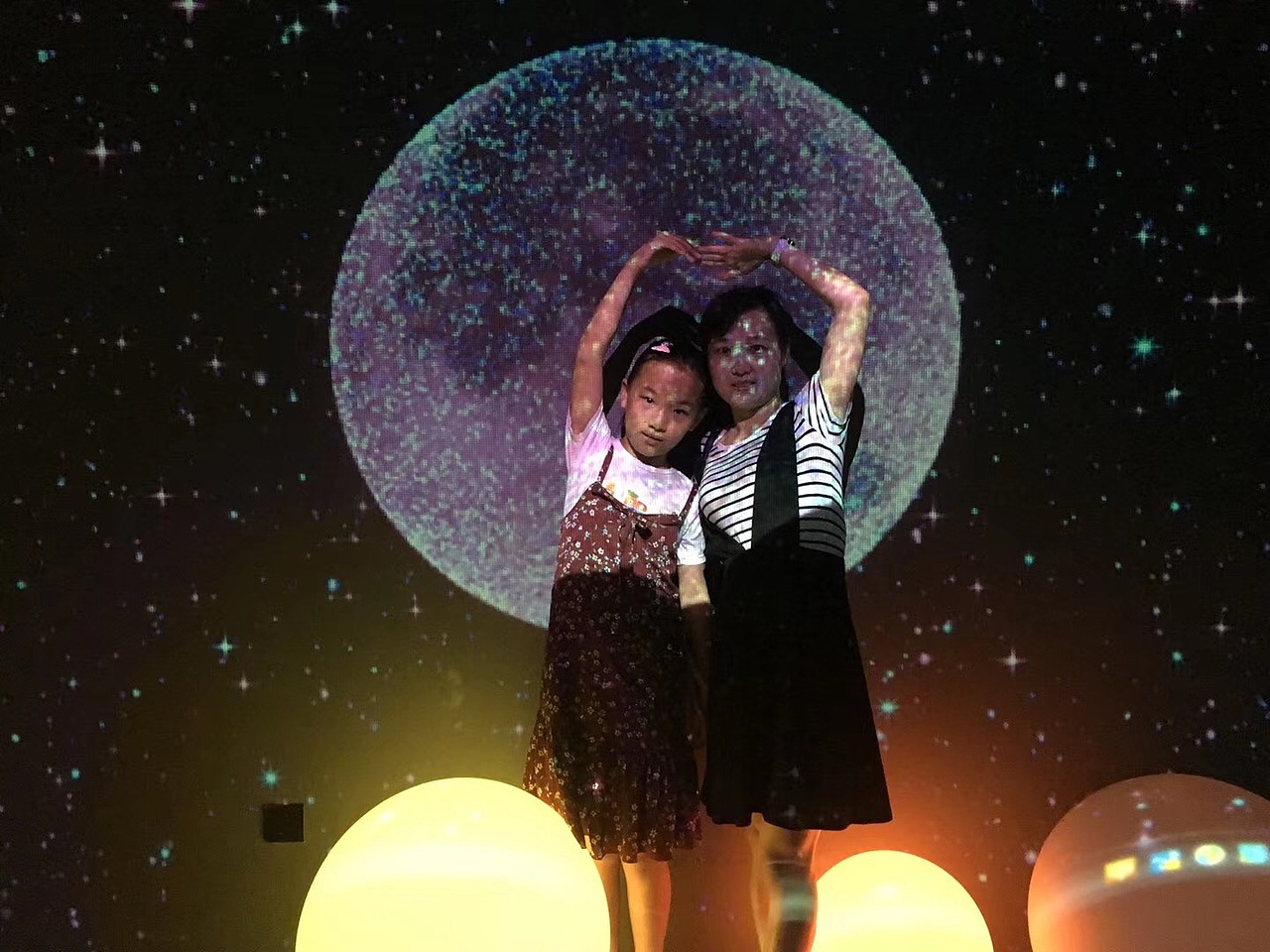 最美的互动体验暖场道具