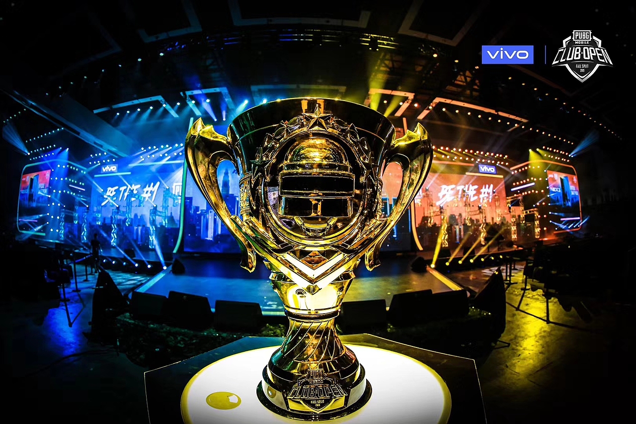 奖杯出现在pubg mobile 2019总决赛马来西亚的舞台上!