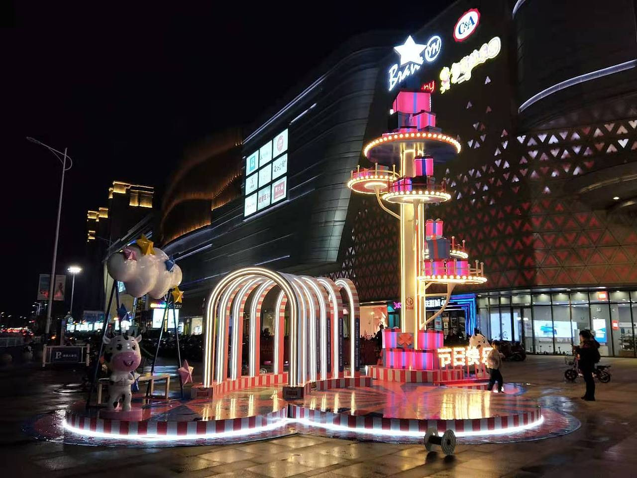 泰兴吾悦广场周年美陈