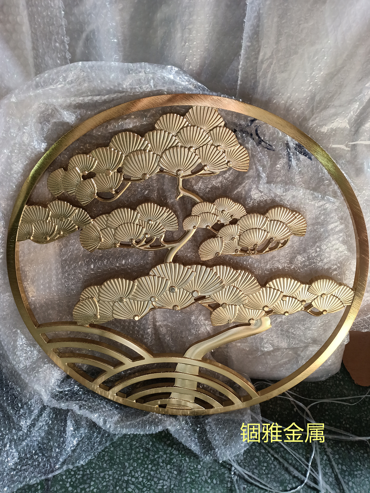 家庭装修仿古铜铝板镂空屏风花格装饰艺术效果极好（图ZMjU3MTUzMDIw） - 家装设计 - 站酷设计师锢雅18566019743原创素材 - 站酷ZCOOL