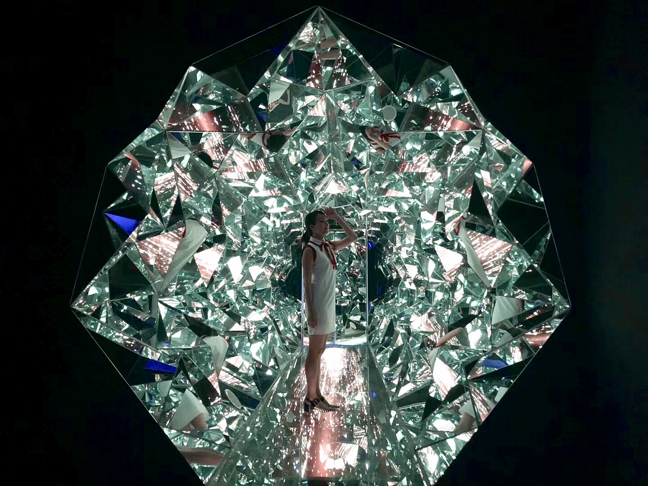 缘起,在人群中,我看见你。缘灭,我看见你,在人群中