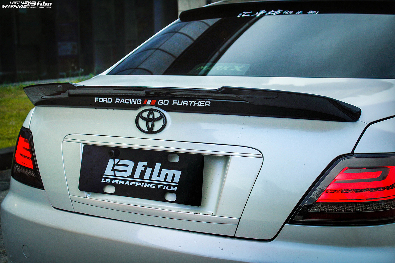 丰田锐志-珍珠百变蓝