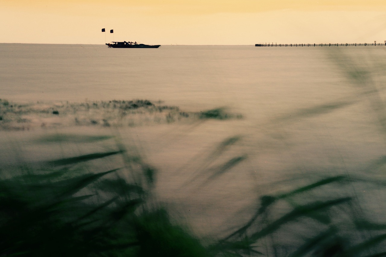 太湖黄昏（图ZOTIxNTkwODg=） - 风光摄影 - 站酷设计师PANDA修图原创素材 - 站酷ZCOOL